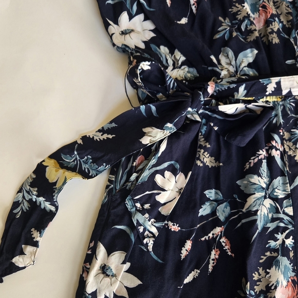 LOFT Black and Pink Floral Jumpsuit with Elegant Wide-Leg Design.Size 4 - Picture 8 of 14